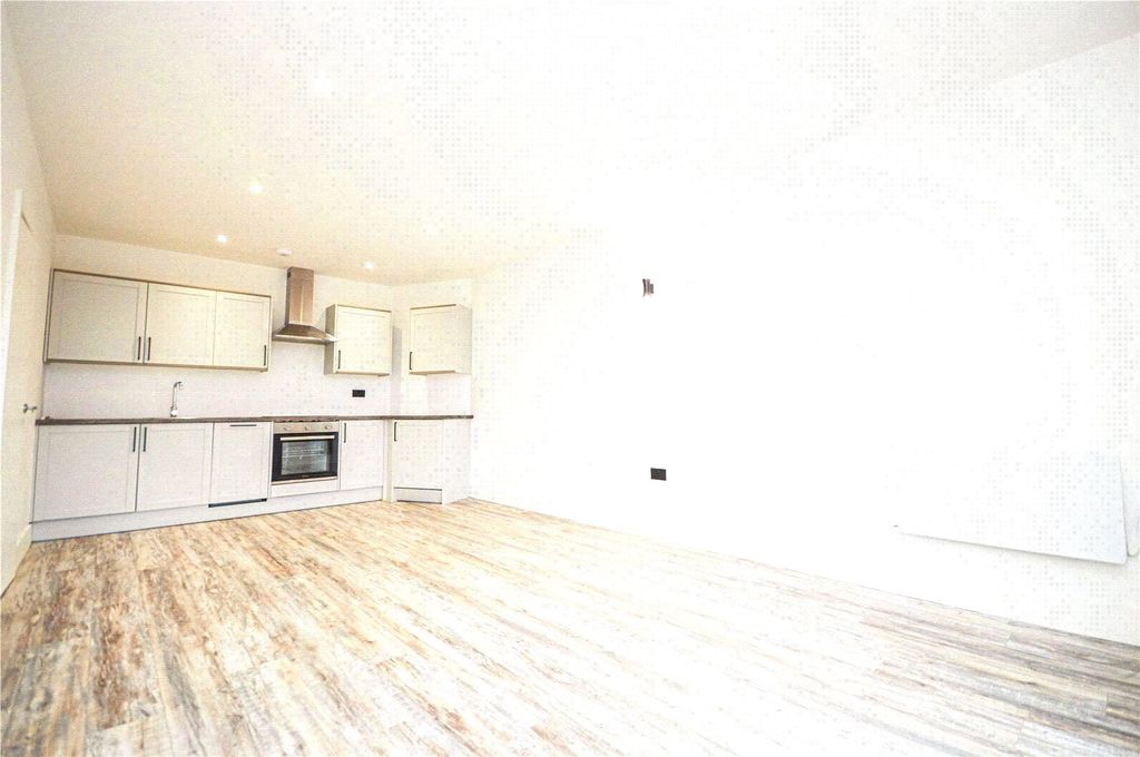Additional image 3 of 2 bed flat to rentKingsbridge Point, Swindon SN1