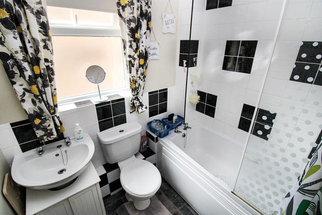 Additional image 7 of 2 bed flat to rentTunwell Lane, Corby NN17