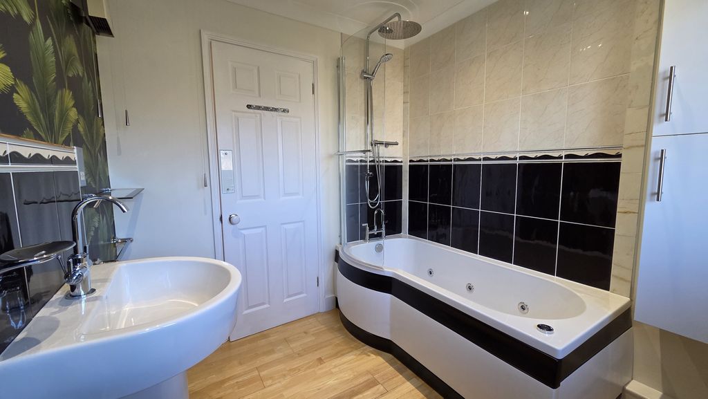 Additional image 8 of 4 bed detached house to rentGillards Close, Rockwell Green, Wellington TA21