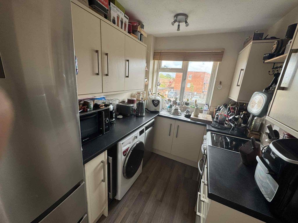 Additional image 3 of 2 bed flat to rentThe Broadway, Thatcham RG19