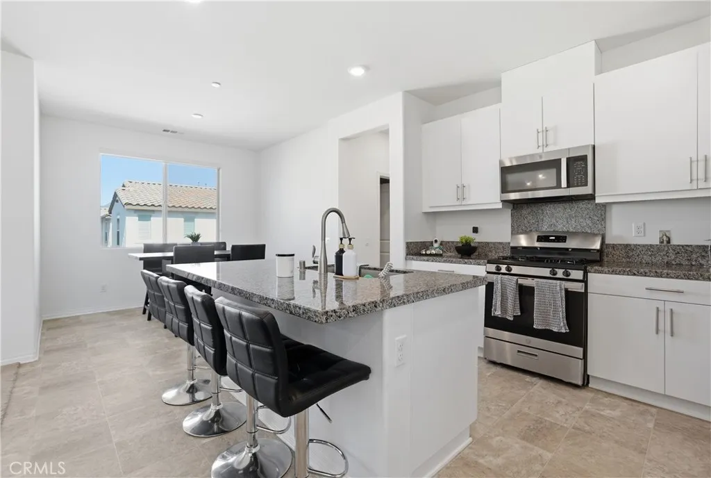 Additional image 5 of 16651 Snowdrop Ln Unit 1, Fontana, CA 92336