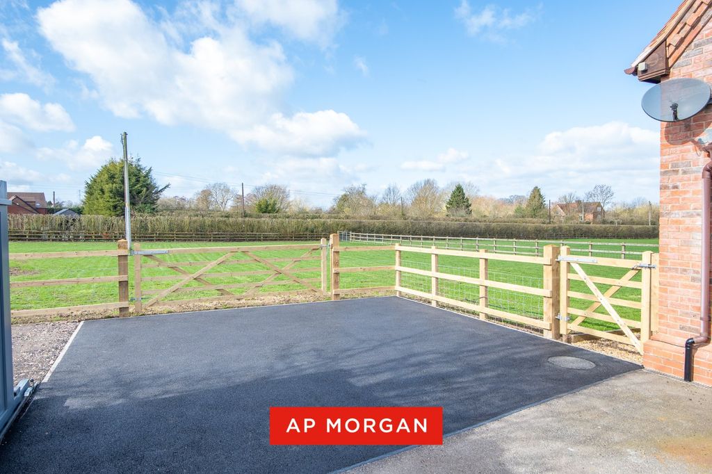 Additional image 5 of 3 bed detached house to rentWoodgate Road, Stoke Prior, Bromsgrove, Worcestershire B60