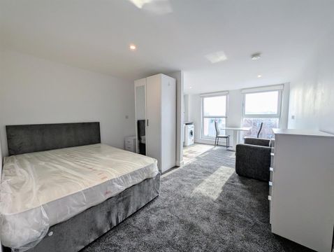 15 Wolstenholme Square, Liverpool L1, Studio to rent