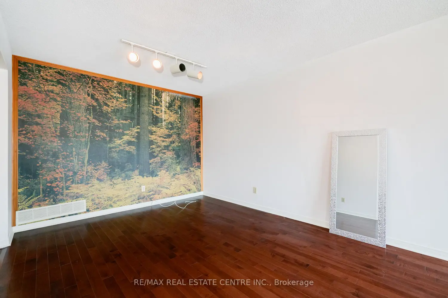 33 Millhouse Crescent photo 2