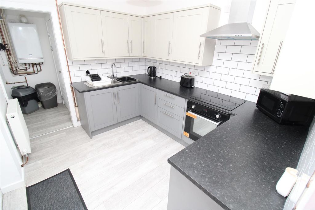 4 bed terraced house to rentPark Street, Treforest CF37