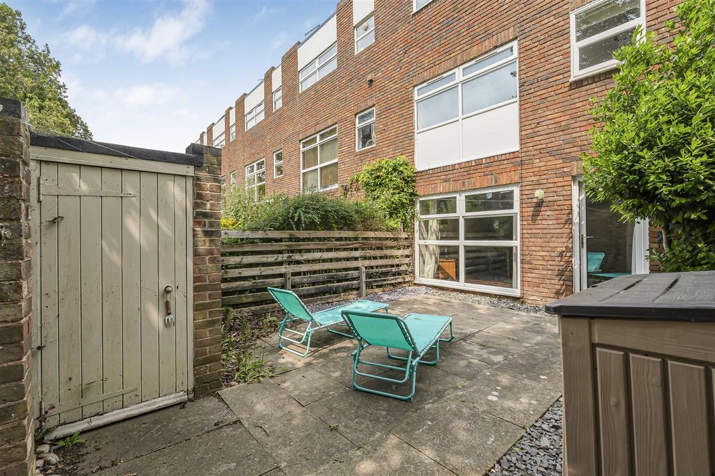 Additional image 22 of 4 bed town house to rentSt. Marks Court, Cambridge CB3