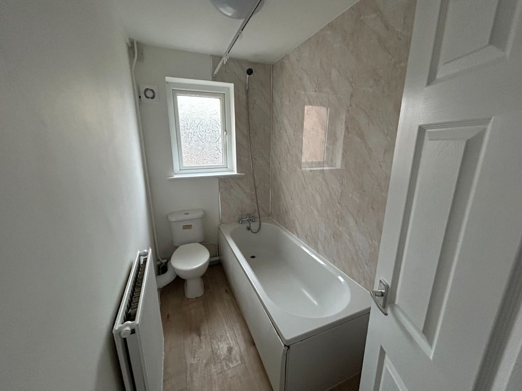 Additional image 4 of 2 bed flat to rentDaniels Drive, Ruabon LL14