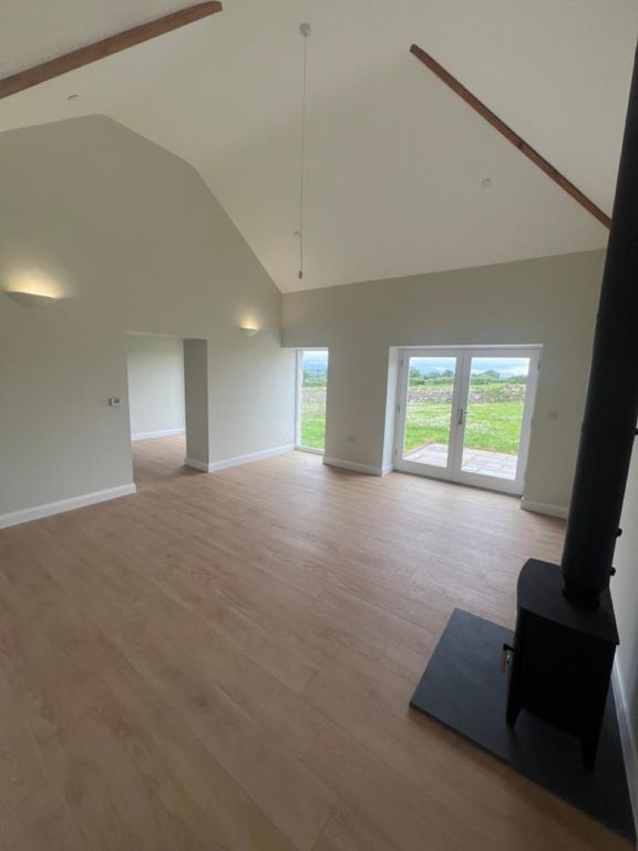 2 bed detached house to rentLlanddaniel LL60 photo 2