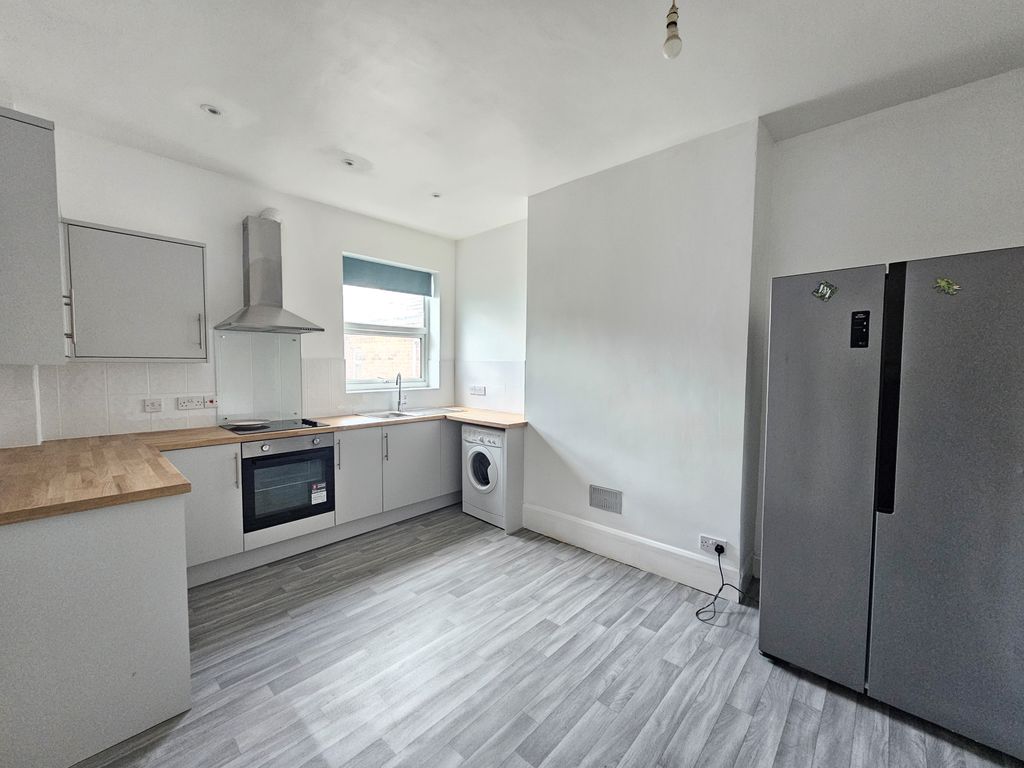 4 bed flat to rentCommercial Road, Southampton SO15