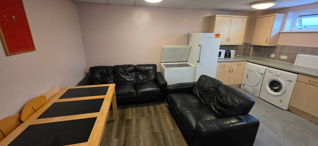 Additional image 4 of 6 bed flat to rentRanelagh Terrace, Leamington Spa CV31