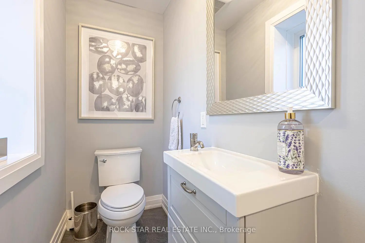 Additional image 5 of 2055 Courtland Crescent