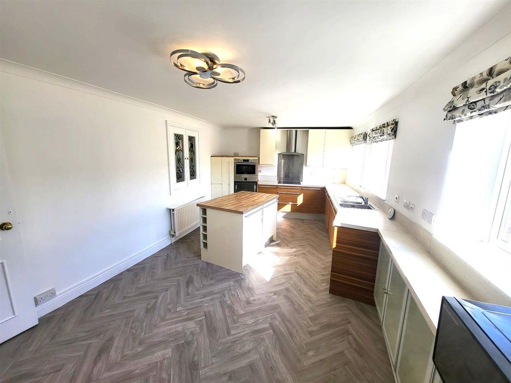 Additional image 3 of 3 bed flat to rentDuckmill Crescent, Bedford MK42