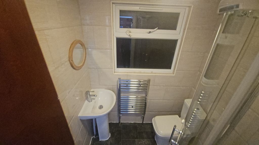 Additional image 10 of 8 bed shared accommodation to rentBiscot Road, Luton LU3