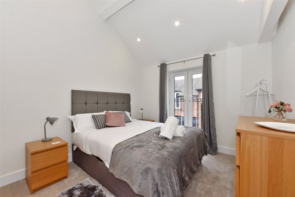 Additional image 5 of 2 bed flat to rentBeech House, 27 Little Marlow Road, Marlow, Buckinghamshire SL7