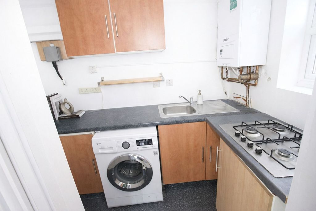 Additional image 10 of 9 bed detached house to rentSomerset Way, Iver SL0