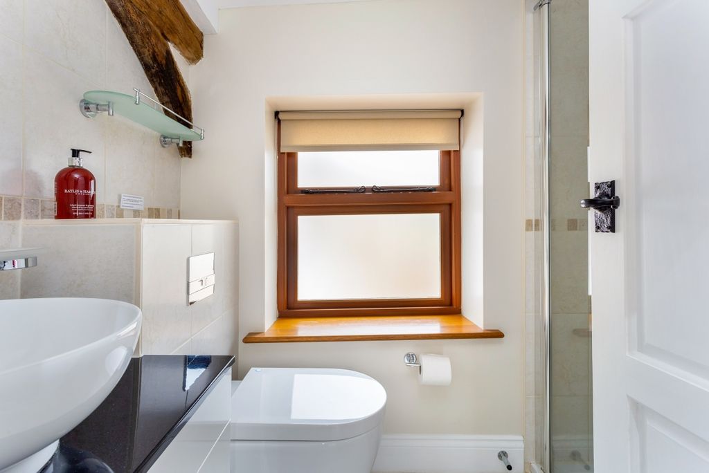 Additional image 8 of 2 bed cottage to rentKerves Lane, Horsham RH13
