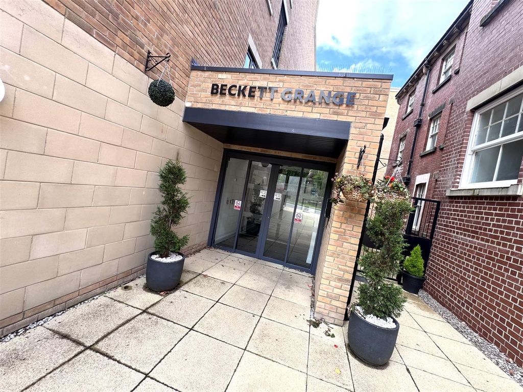 Additional image 10 of 2 bed flat to rentBeckett Grange, Berneslai Close, Barnsley S70