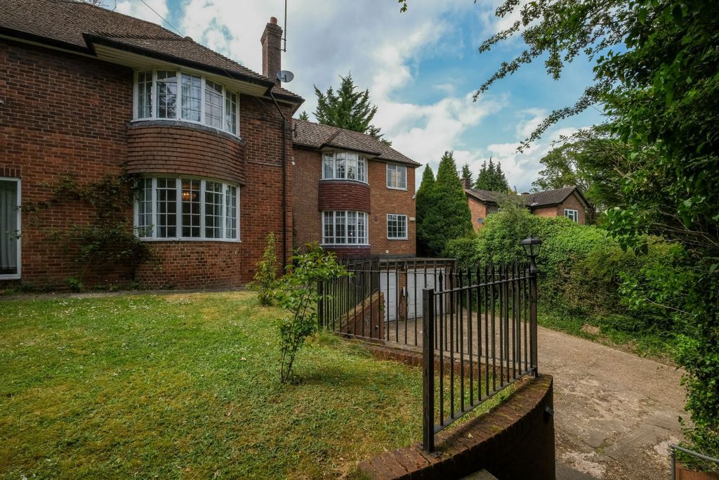 Additional image 14 of 5 bed detached house to rentMarlow Hill, High Wycombe HP11