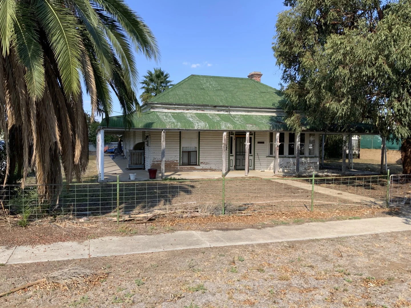 239 Pine, Hay NSW 2711