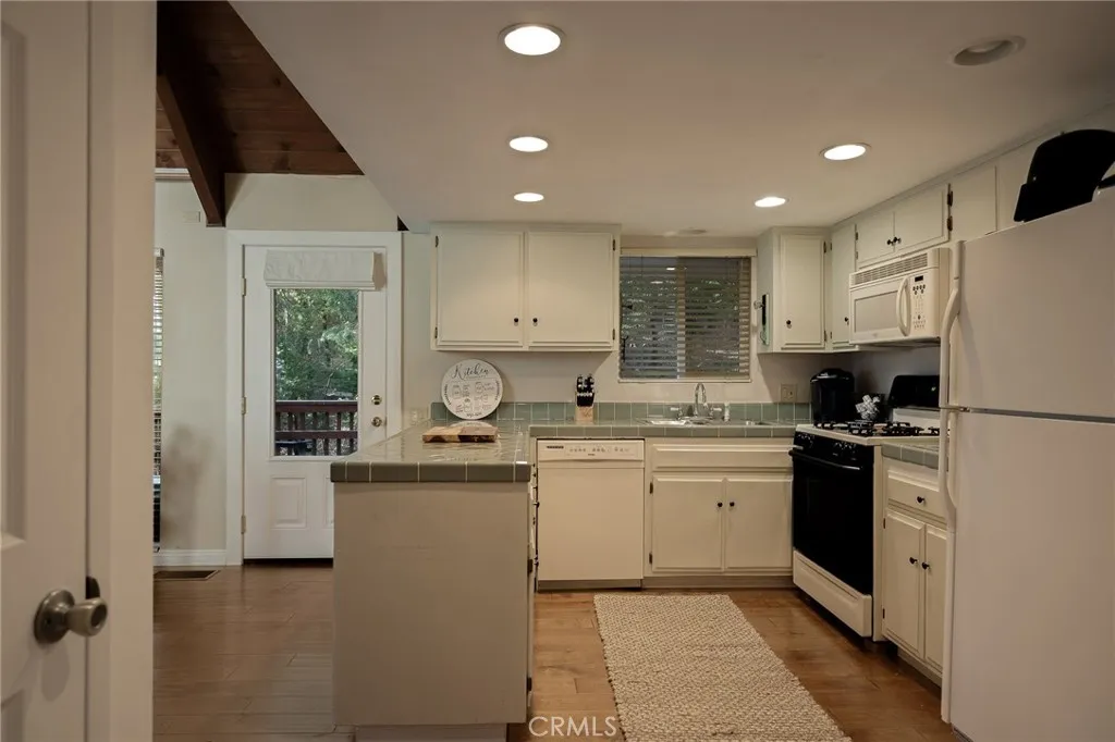 Additional image 9 of 831 Nadelhorn Dr, Lake Arrowhead, CA 92352