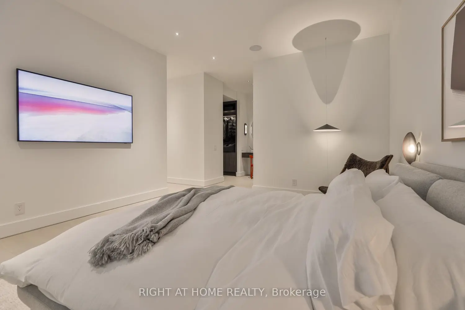 Additional image 20 of 1 Roxborough Street 403