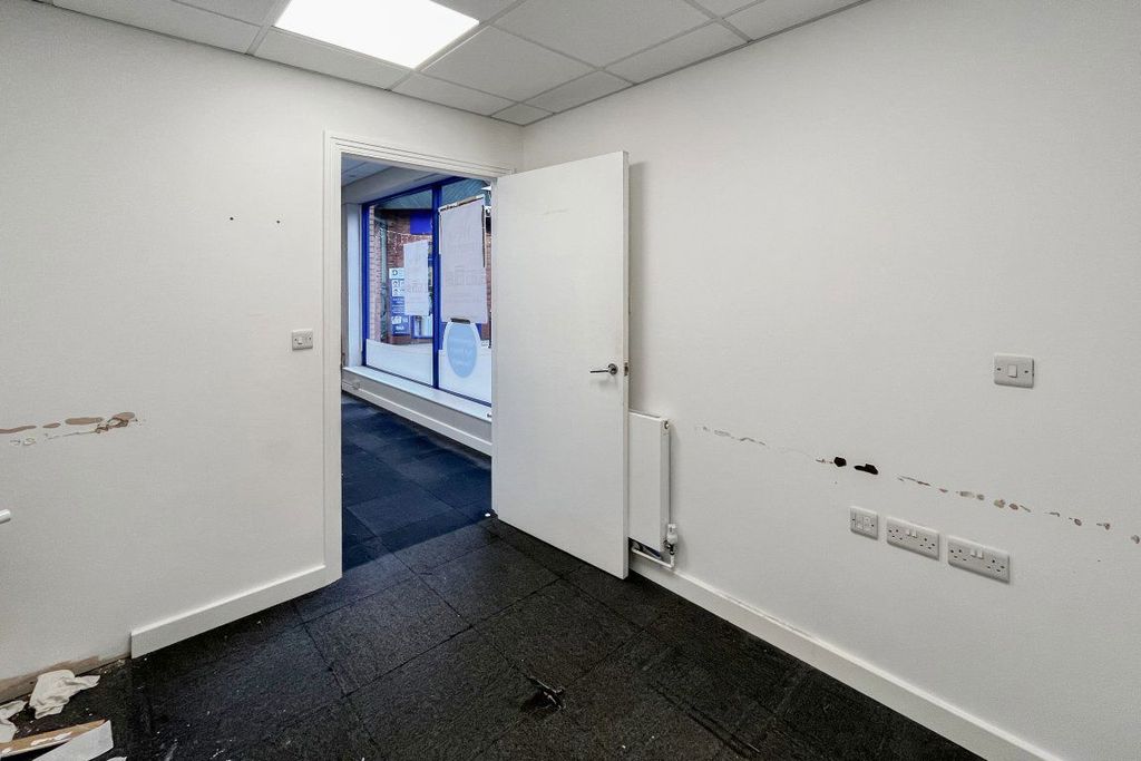 Additional image 13 of Property to rentUnit 3 The Market Place, Blackwood NP12