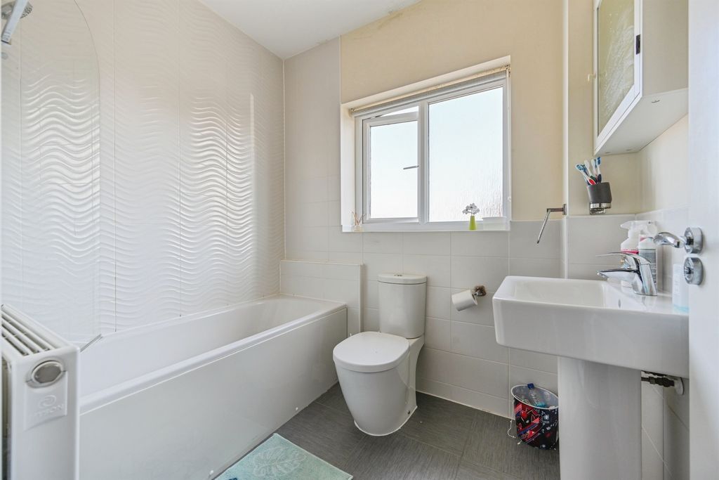 Additional image 10 of 5 bed property to rentDewberry Court, Derby DE24