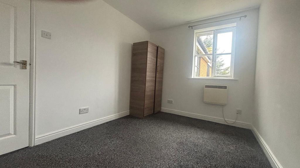 Additional image 5 of 2 bed flat to rentLovegrove Drive, Slough, Berkshire SL2