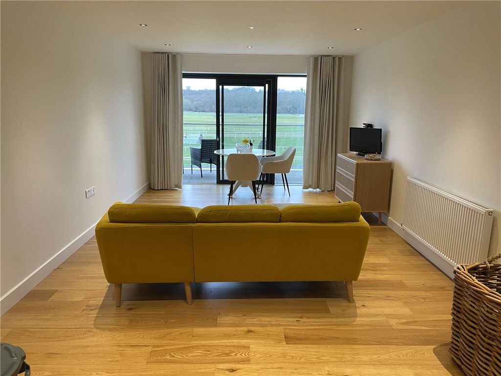 Additional image 4 of 2 bed flat to rentKingman Way, Newbury, Berkshire RG14