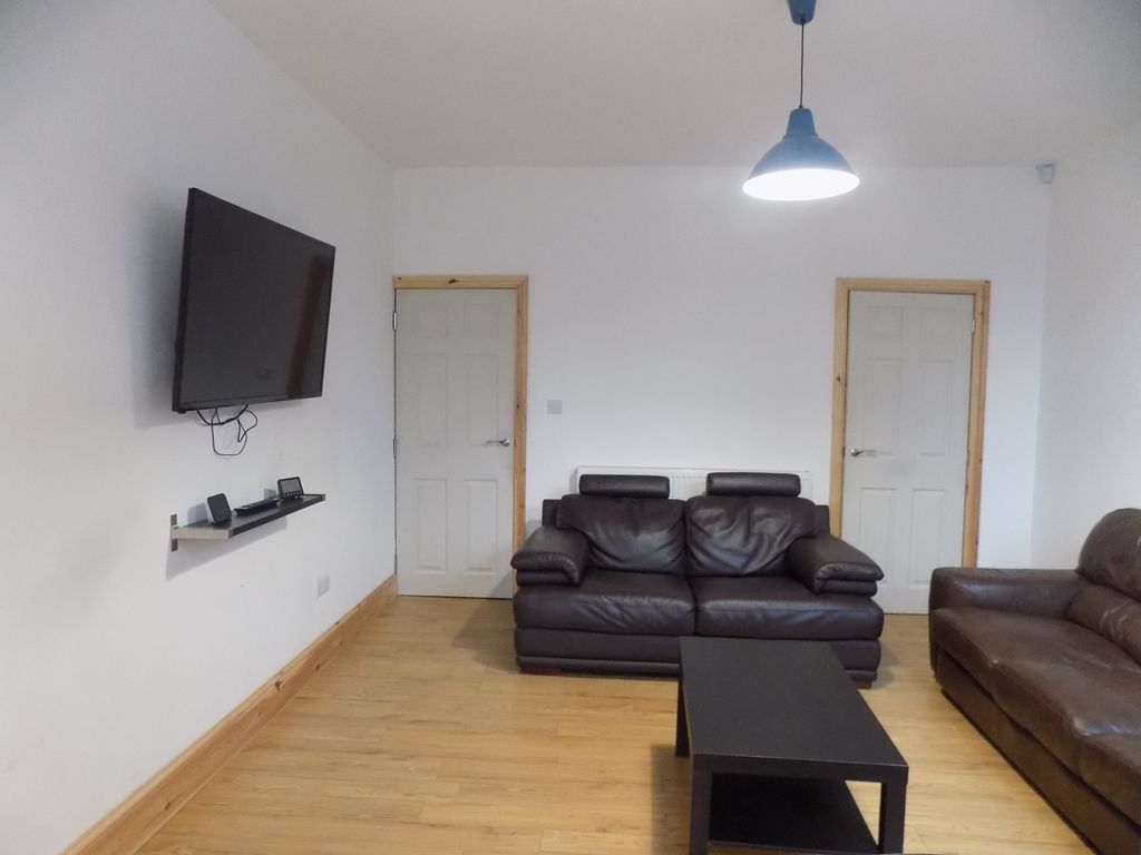 5 bed shared accommodation to rentShoreham Street, Sheffield S2 photo 4
