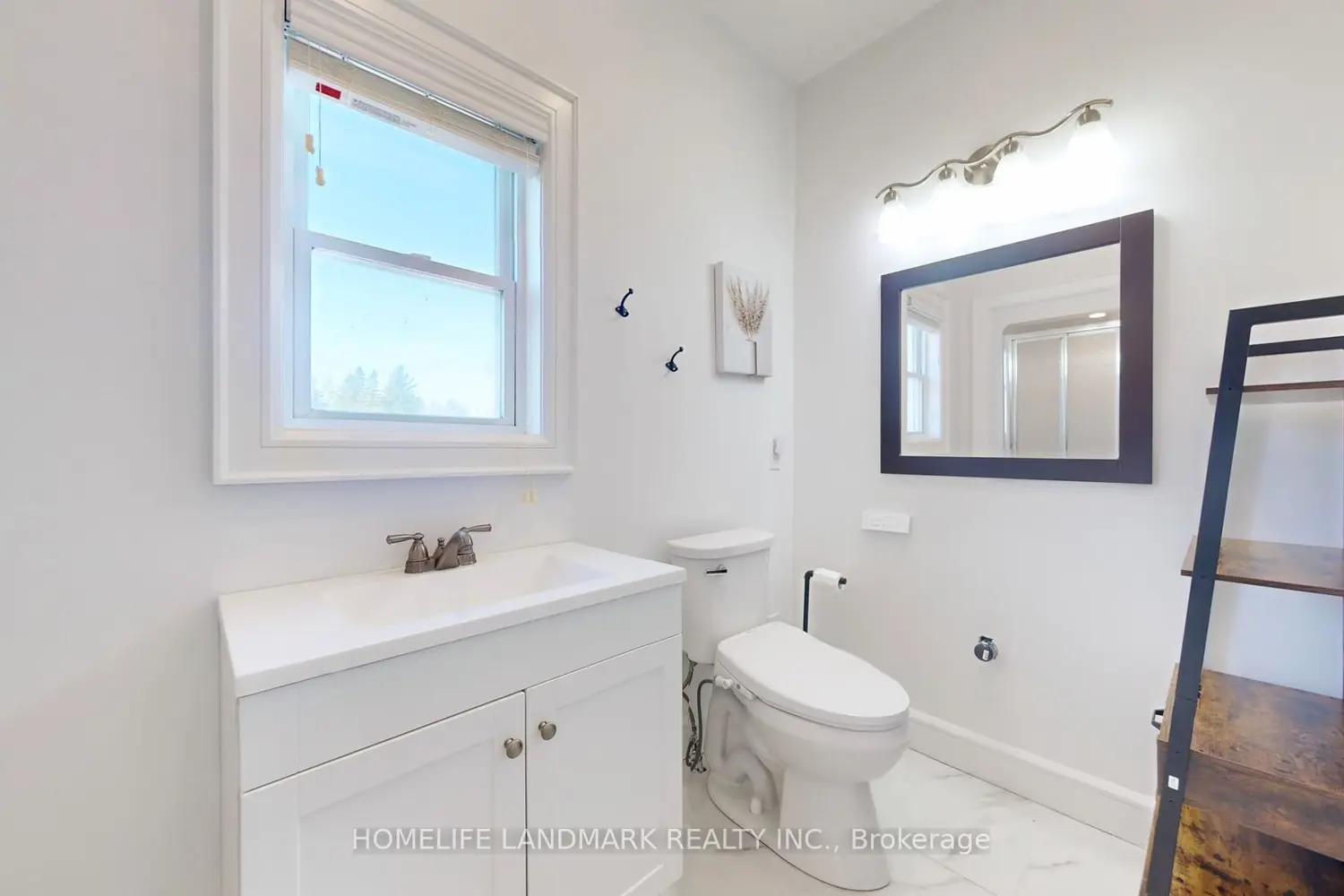 Additional image 17 of 208 Lakeshore Drive