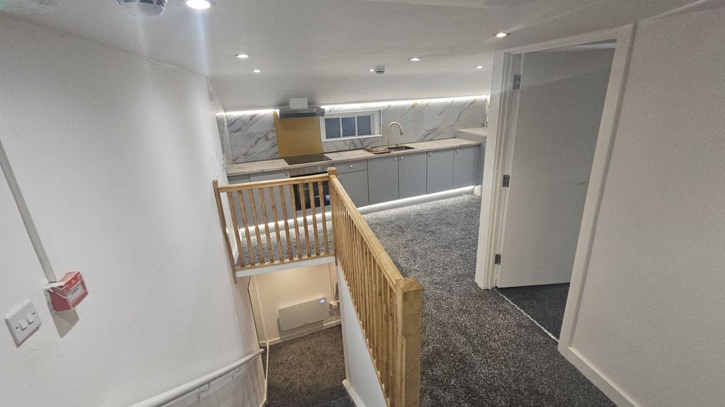 Additional image 2 of 2 bed flat to rentChapel Street, Luton LU1