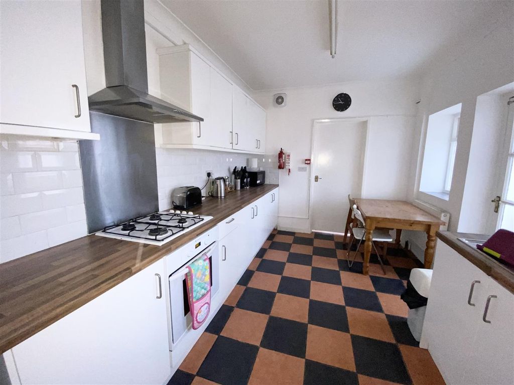 4 bed end terrace house to rentGwyn Street, Treforest CF37