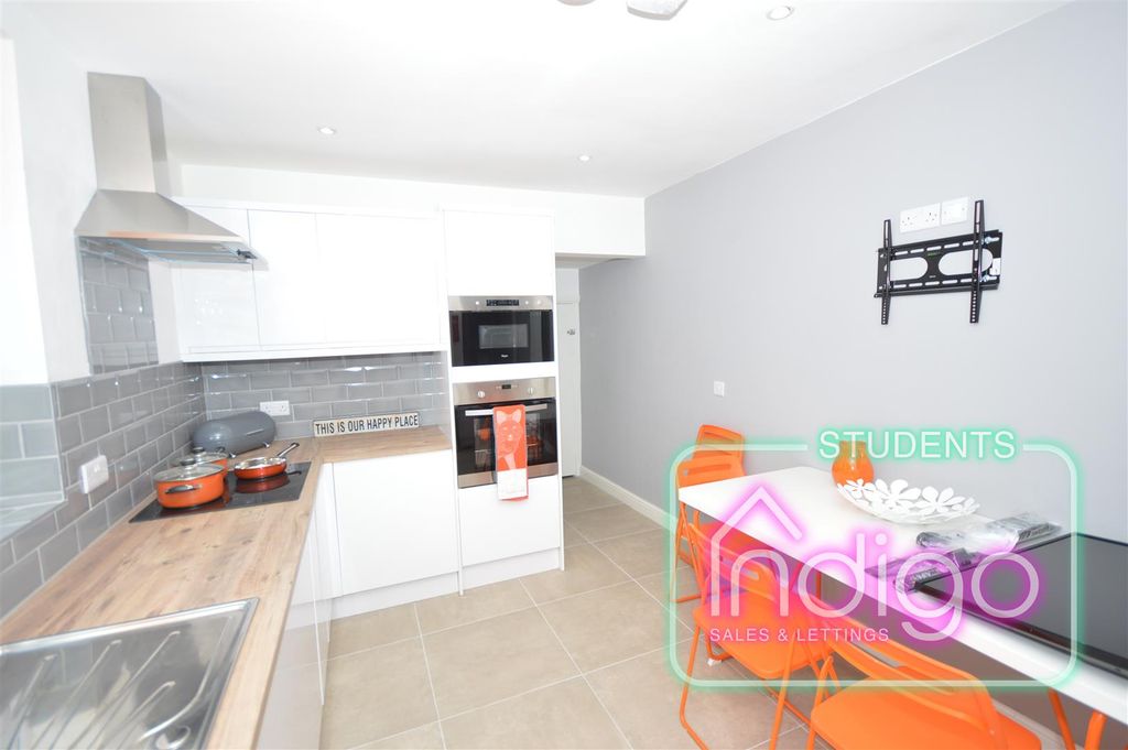 Additional image 7 of 5 bed shared accommodation to rentHill Street, Newcastle ST5