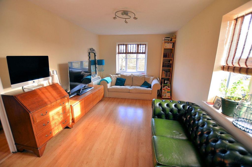 Additional image 3 of 2 bed flat to rentAdwood Court, Thatcham RG19