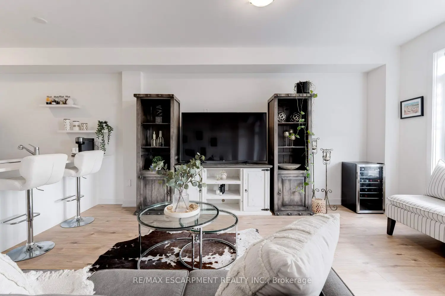 Additional image 9 of 590 North Service Road 46