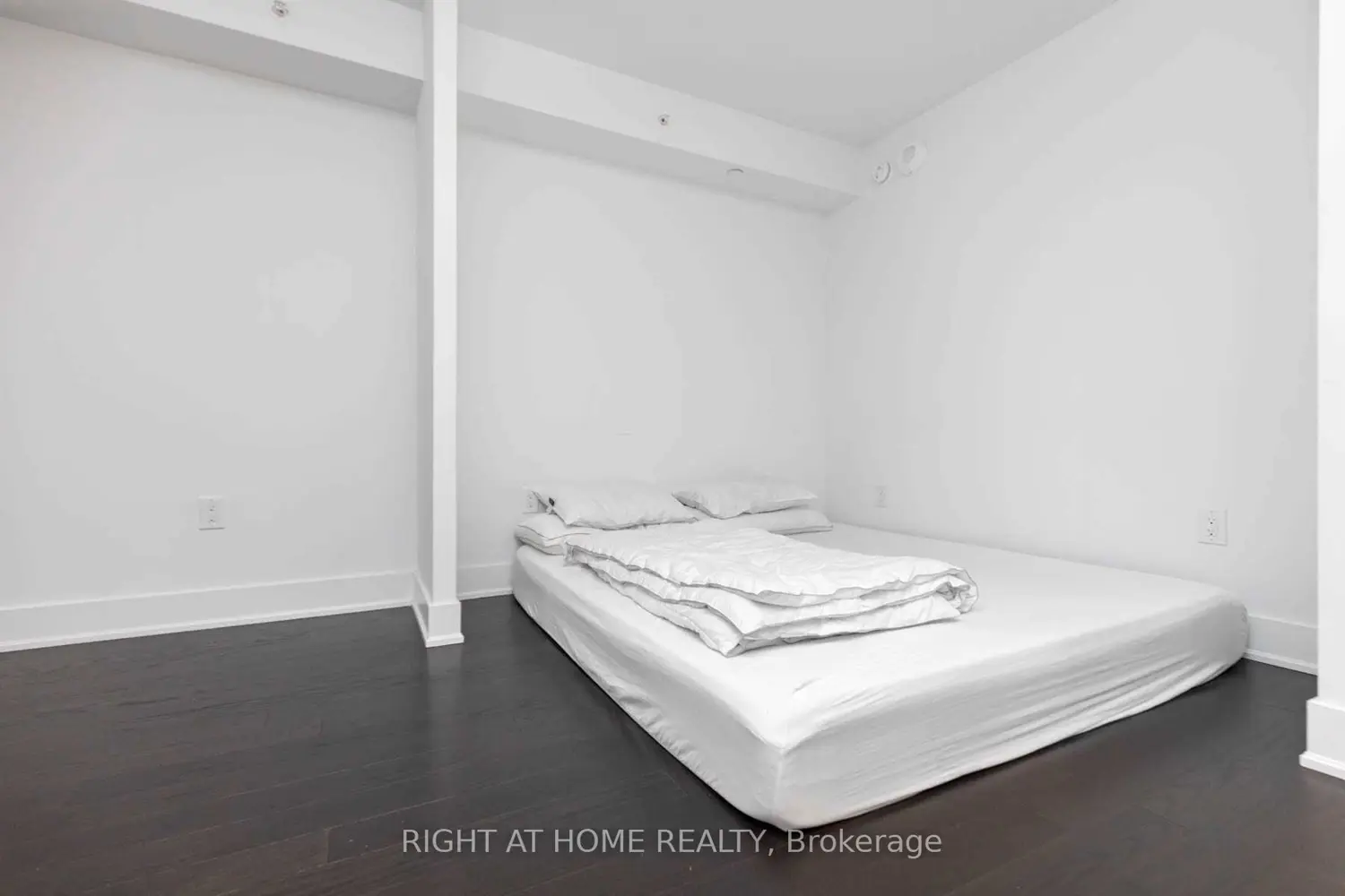 Additional image 9 of 955 Bay Street 1518