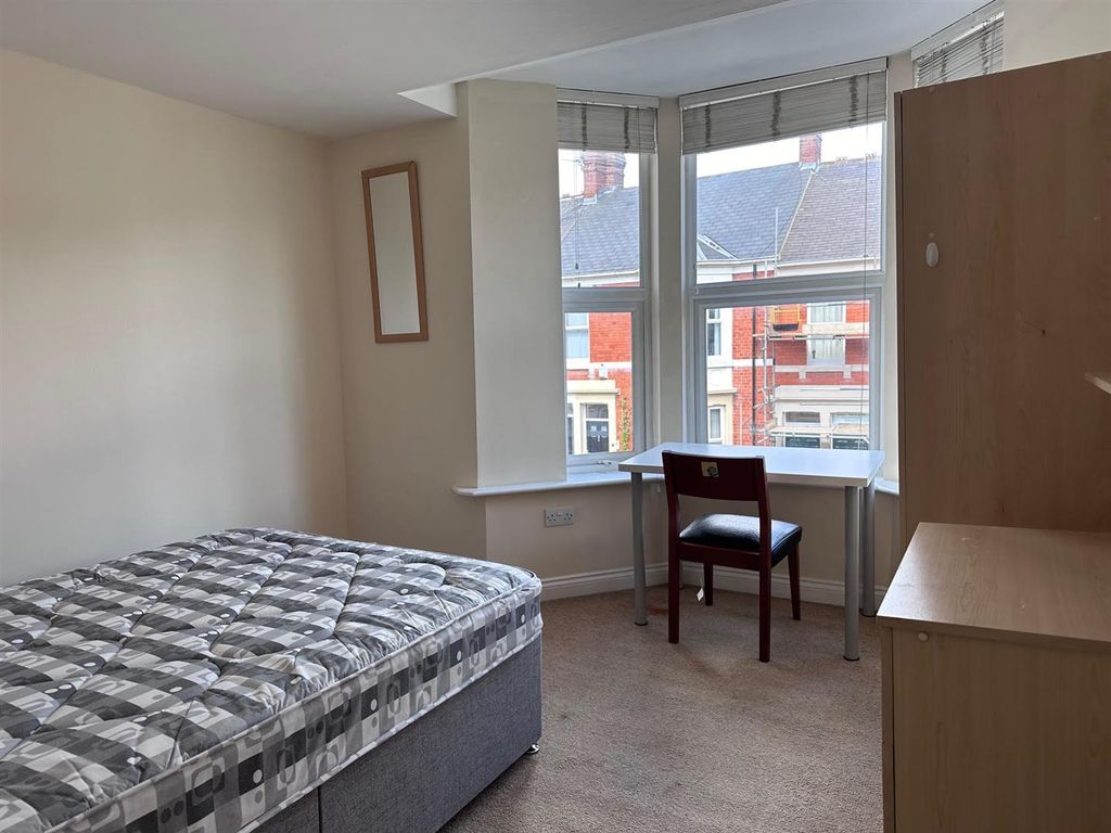 6 bed shared accommodation to rentLavender Gardens, West Jesmond, Newcastle Upon Tyne NE2 photo 5