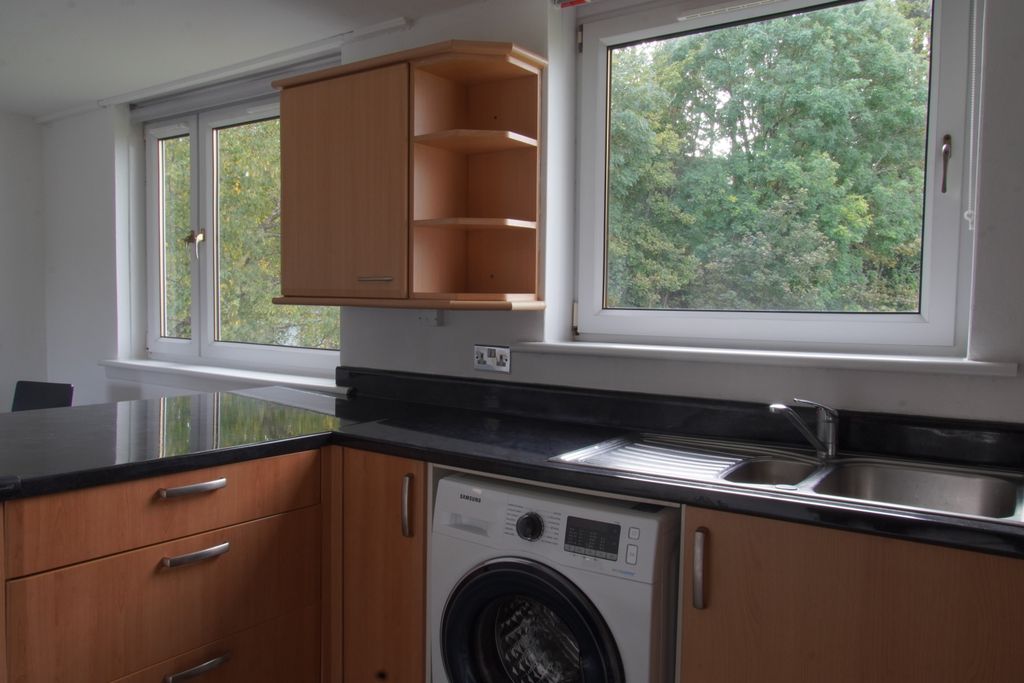 Additional image 9 of 2 bed flat to rentCastleton Drive, Newton Mearns G77