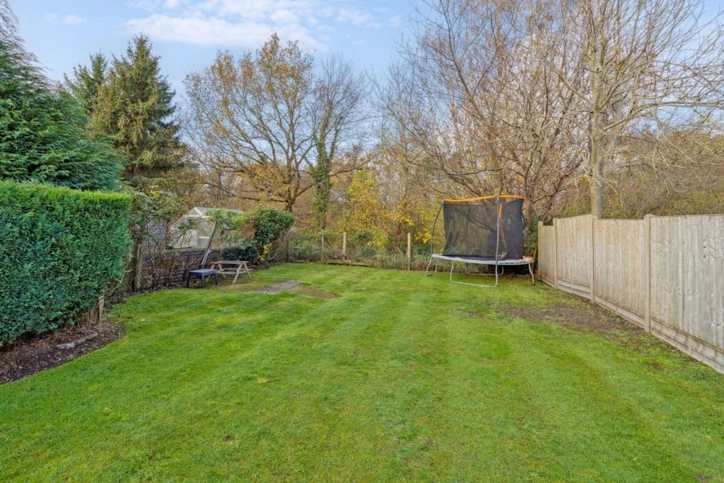 Additional image 12 of 3 bed semi-detached house to rentMaxwell Road, Beaconsfield HP9