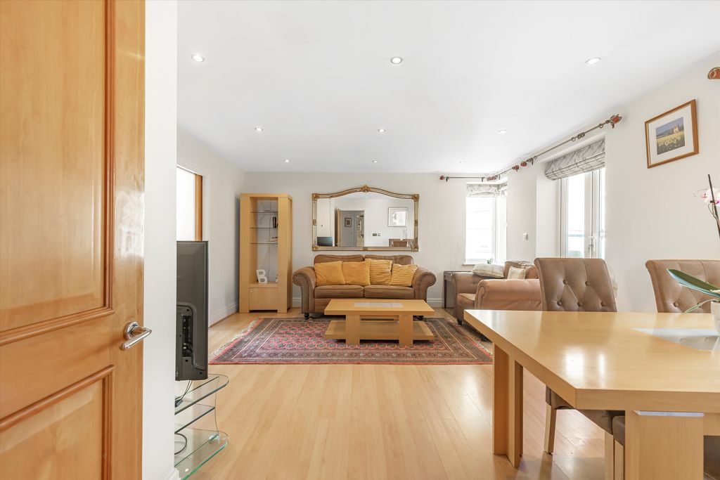 Additional image 11 of 3 bed flat to rentStrand Drive, Richmond TW9