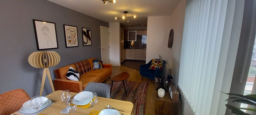 2 bed flat to rentPriory Place, Coventry CV1 photo 2