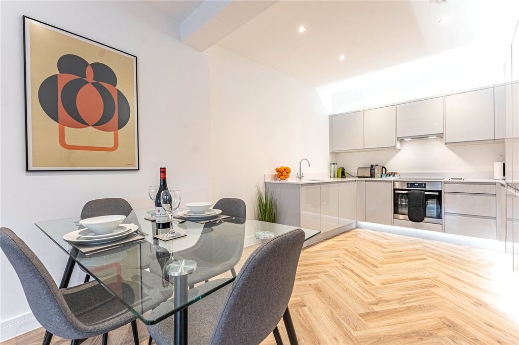 Additional image 2 of 2 bed flat to rentWellington House, London Street, Reading RG1