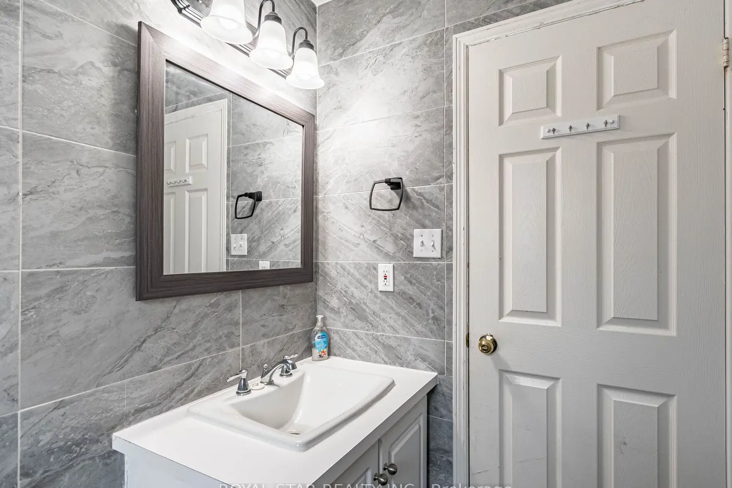 Additional image 13 of 18 Woodside Square