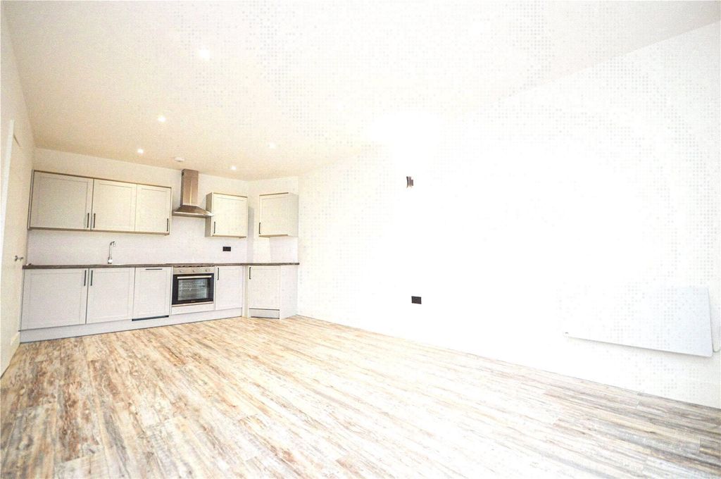 Additional image 3 of 2 bed flat to rentKingsbridge Point, Swindon SN1