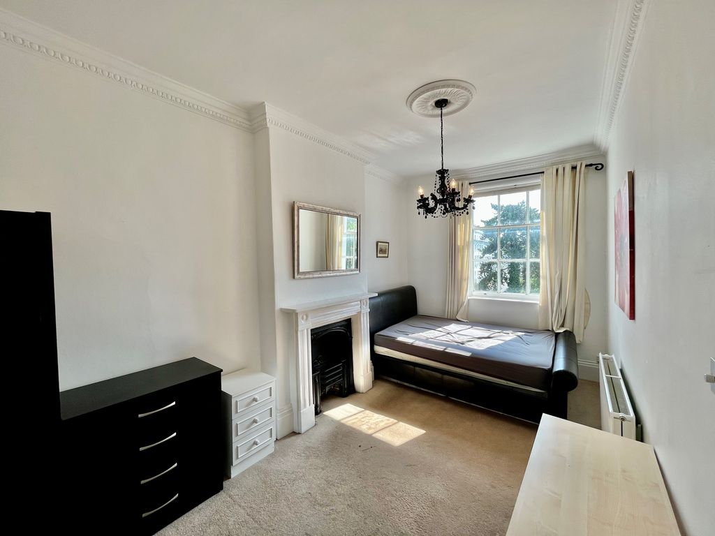 Additional image 4 of 2 bed flat to rentClarendon Square, Leamington Spa CV32
