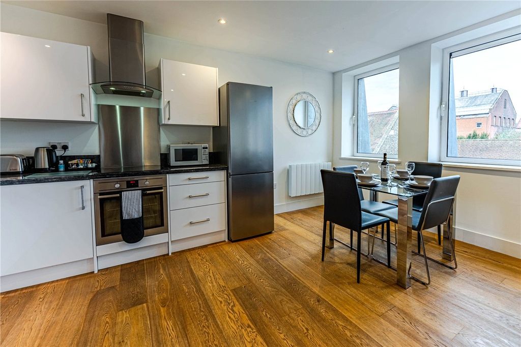 Additional image 2 of 2 bed flat to rentSussex House, The Forbury, Reading, Berkshire RG1