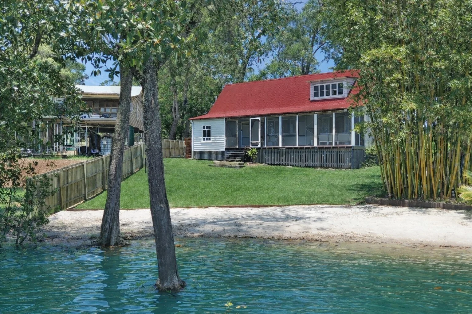 31 Calm Waters Cres, Macleay Island QLD 4184