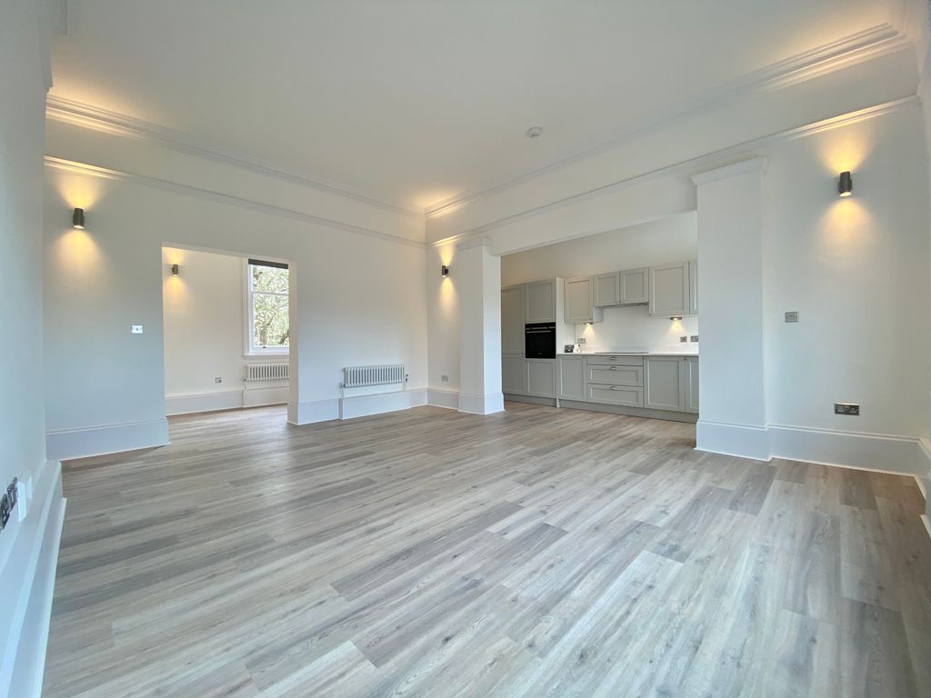 2 bed flat to rentSt. Marys Gate, Derby DE1 photo 2