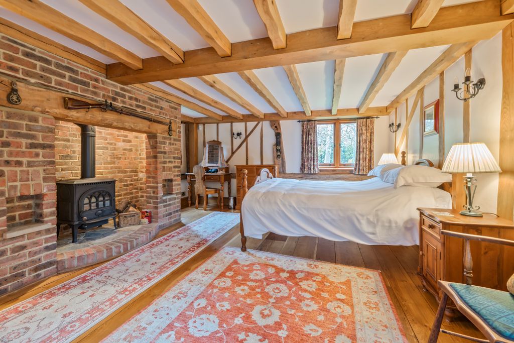 Additional image 3 of 5 bed detached house to rentWalnut Barn, West Sussex RH13